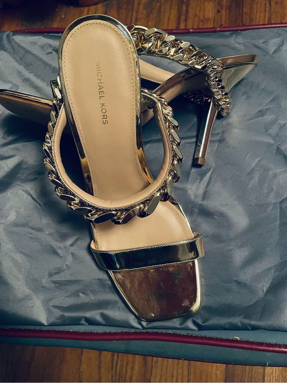Michael Kors Bianca
Leather Curbed Chain
Hardware High Heel
Slide Sandals Sz 8